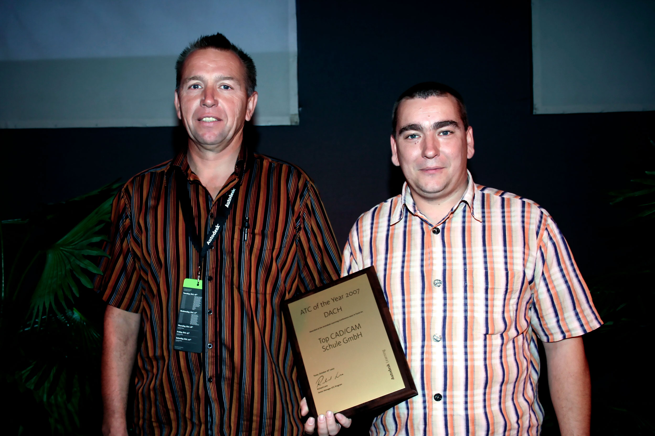 Heutiger Geschäftsführer Frank Enders (r.) und Gründer Rüdiger Plietker (l.) mit der Auszeichnung bei der Verleihung in Tunis (Tunesien)